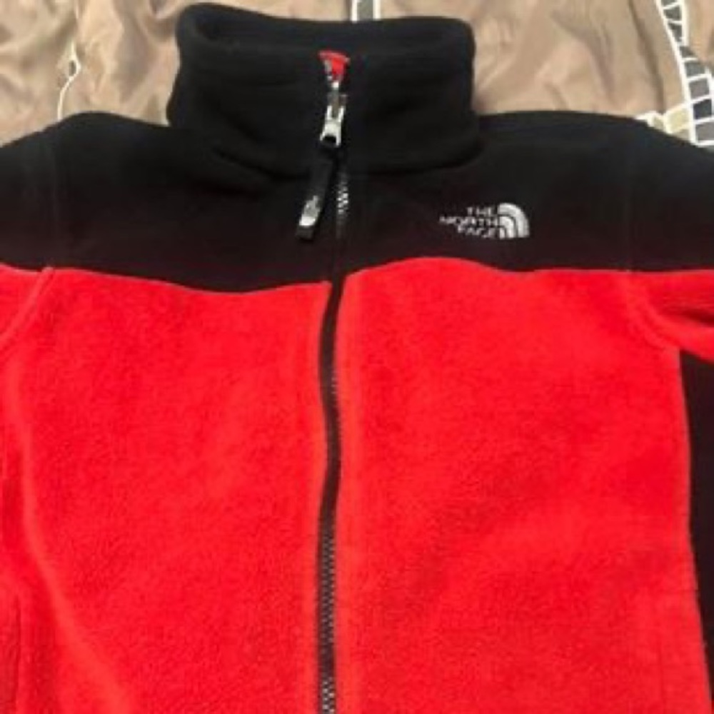 Boys North Face Jacket size (S) 7/8 Red & Black